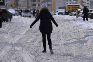 Брянских чиновников пригласили прогуляться по заледенелым тротуарам