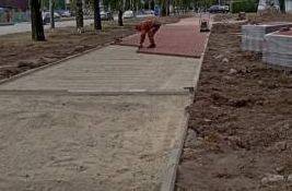 В Брянске на улице Крахмалева продолжается обустраивать тротуаров