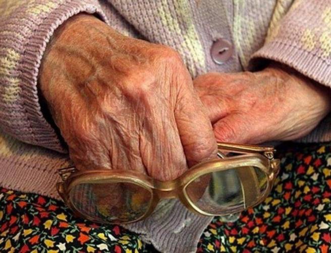 В Клинцах побирушка украла у 87-летней пенсионерки 80 тысяч рублей