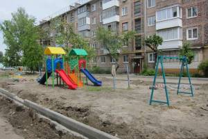В Жуковке чиновников обязали привести детские площадки в порядок