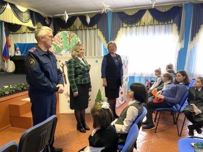 Детей-сирот с Донбасса поздравили с Новым годом