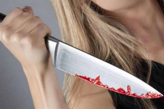 В Брянске 34-летняя женщина ранила сожителя ножом в грудь