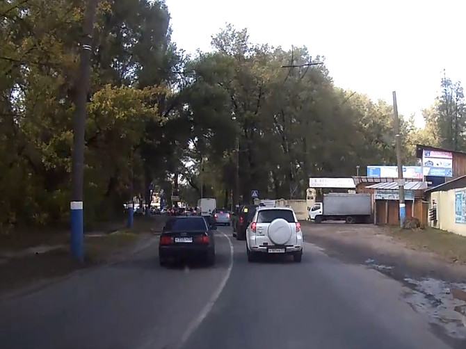В Брянске сняли на видео наглое нарушение ПДД водителем «Audi»