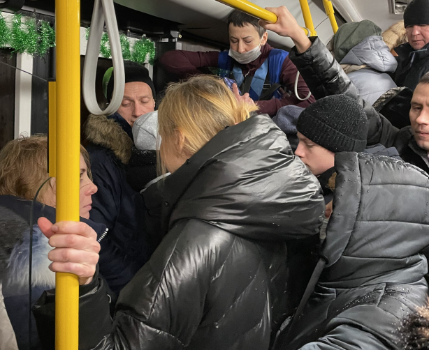 В Брянске возникла жуткая давка из-за нехватки автобусов