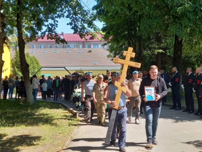 В Клинцах простились с погибшим в ходе СВО мобилизованным Александром Шишкуновым