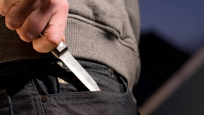В Новозыбкове мужчина устроил поножовщину и ранил 14-летнего подростка