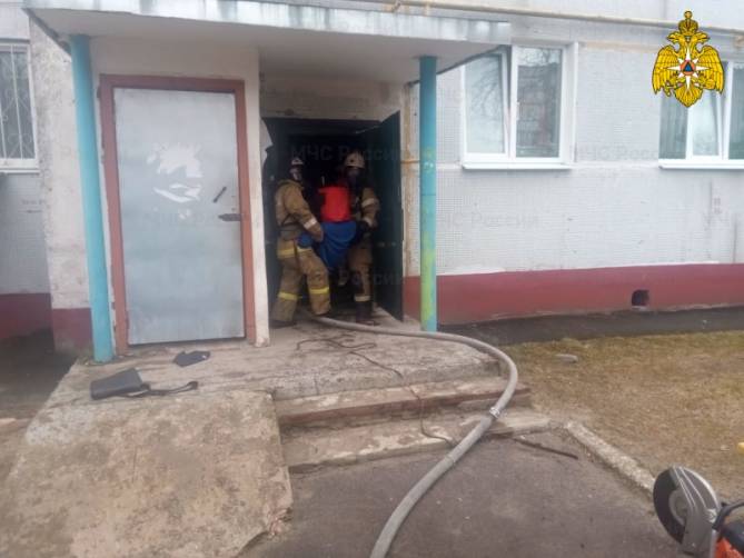 В Клинцах при пожаре в квартире пятиэтажки пострадал человек