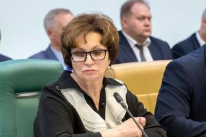 Экс-сенатор от Брянской области Лахова назвала 30-летних женщин «старородками»