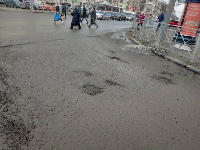 «Это фиаско»: в Брянске разваливается новая дорога на 3-го Интернационала