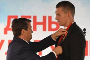 Брянского героя Олимпиады Большунова наградили орденом Александра Невского