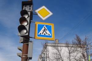 Клинцовских чиновников наказали за отсутствие светофоров у детсадов и школ