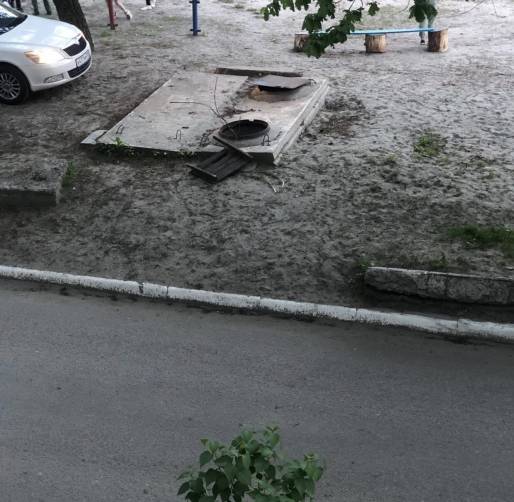 В Брянске жители дома по улице Рылеева рассказали об опасности во дворе
