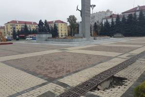 В Брянске образовался провал на площади Партизан