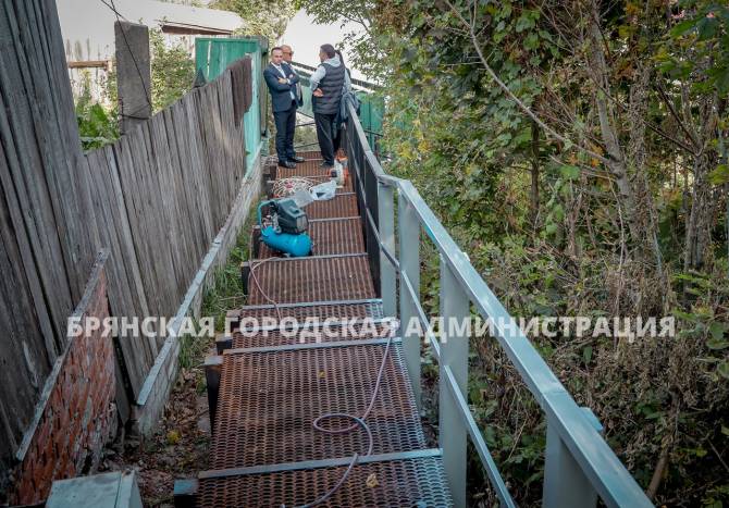 В Брянске завершилось строительство лестницы на пересечении улиц Сакко и Ванцетти