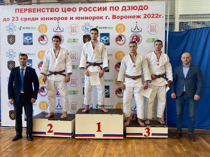 Брянские дзюдоисты привезли 4 медали из Воронежа