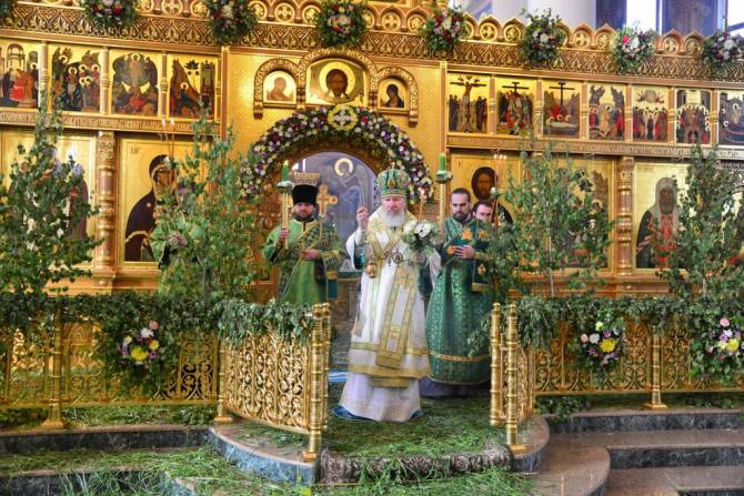 Православные брянцы отмечают День святой Троицы