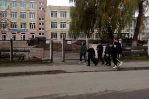 В брянской школе №66 устраняют коммунальную аварию