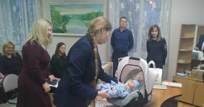 В Брянске родителей научат безопасно перевозить детей-пассажиров