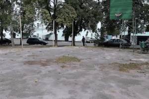 В Новозыбкове чиновники тайно провели позорный ремонт двора