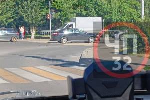 В Брянске у БГУ столкнулись два автомобиля