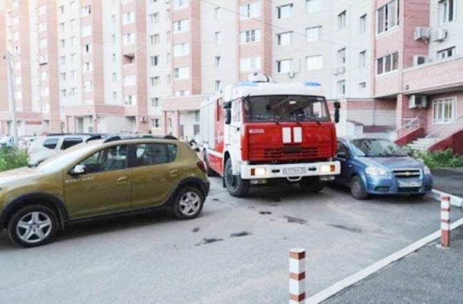 В Брянске припаркованные авто 4 раза блокировали проезд спасателям