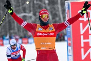Брянский лыжник Большунов одержал 15-ю победу на этапе Кубка России в Казани