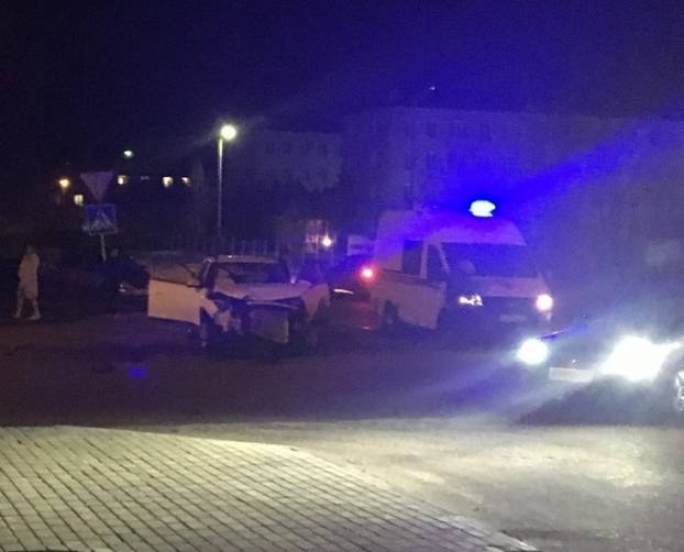 В Клинцах столкнулись две легковушки: ранен 30-летний водитель
