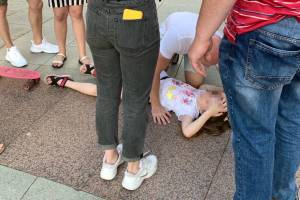 В Брянске на бульваре Гагарина разбилась маленькая девочка
