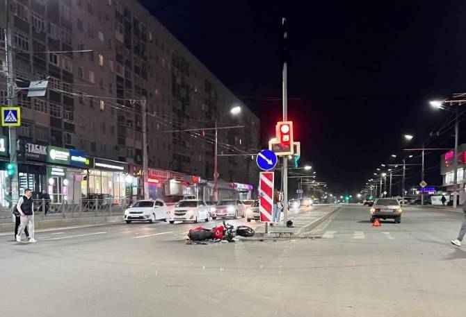 В Брянске в ДТП на улице Авиационной разбился мотоциклист