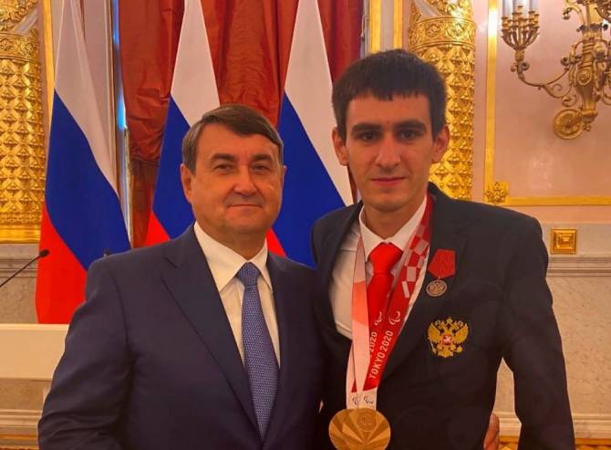Брянского паралимпийца наградили медалью ордена «За заслуги перед Отечеством»