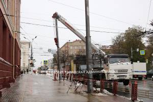 В Брянске демонтировали падающие у ЦУМа электроопоры