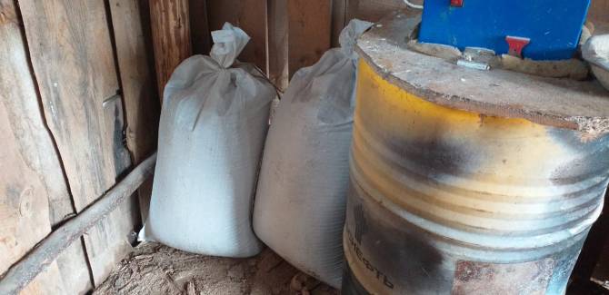 В Мглинском районе двое мужчин украли 220 кг аммиачной селитры