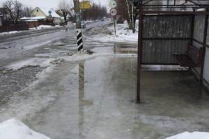 В Брянске затопило остановку общественного транспорта