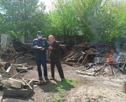 В Карачевском районе за поджог травы и мусора с начала года наказали 23 человека
