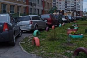 В Брянске водители захватили тротуары на проспекте Станке Димитрова