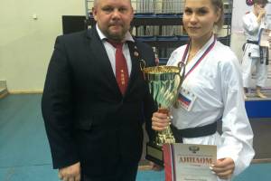 Брянская девушка расправилась со всеми соперницами на Кубке России по каратэ