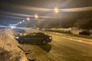 Под Брянском разбилась иномарка: водитель ищет очевидцев ДТП