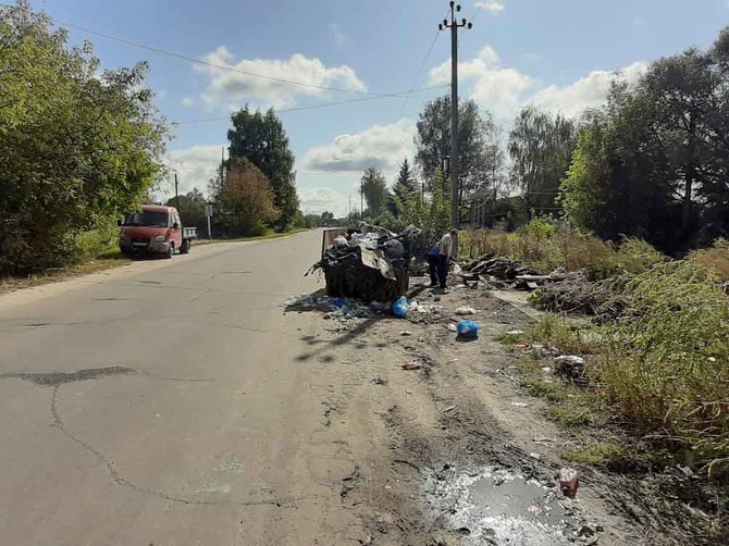 В Почепе на улице Полевой заметили опасную свалку