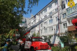 На улице Брянского Фронта спасли человека из горящей квартиры в многоэтажке