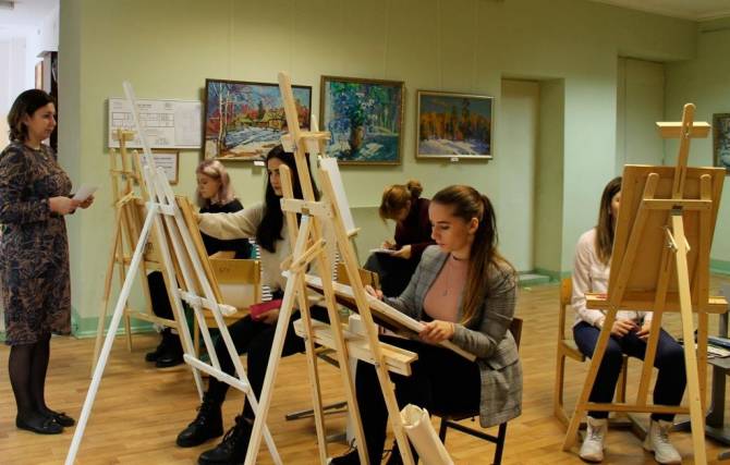 Брянские студенты приняли участие во Всероссийском изобразительном диктанте