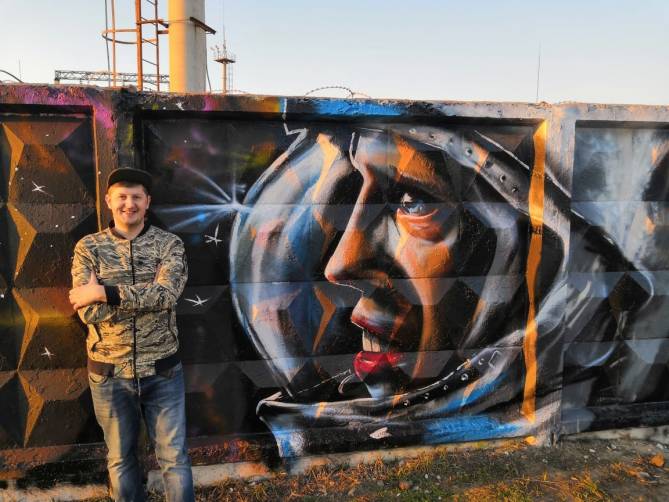 В Брянске появилось космическое граффити с Гагариным