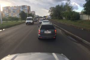 В Брянске на улице Бурова столкнулись маршрутка №55 и трактор