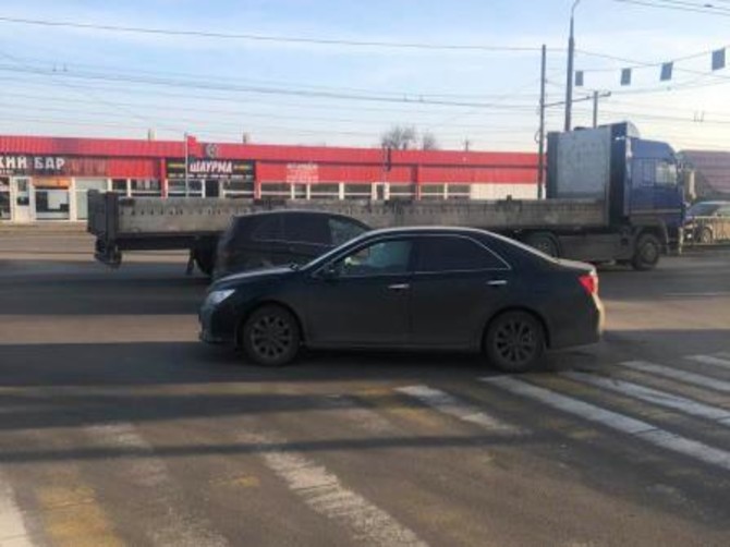 В Брянске водитель Mercedes пролетел на красный и врезался в Toyota