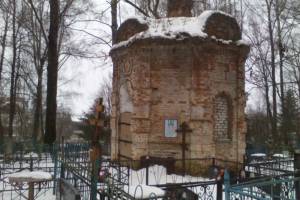 Брянцев призвали спасти старинную кладбищенскую часовню 
