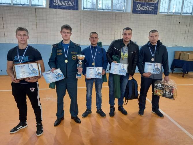 Брянские спасатели взяли золото чемпионата по гиревому спорту