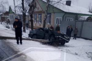 В Новозыбкове неудачный обгон привел водителя в столб