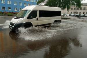 В Брянске затопило двор городской больницы №1