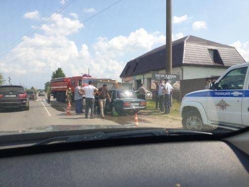 В Брянске пострадал водитель въехавшей под кузов грузовика легковушки