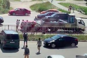 В Брянске на Флотской легковушка с ребенком протаранила грузовик