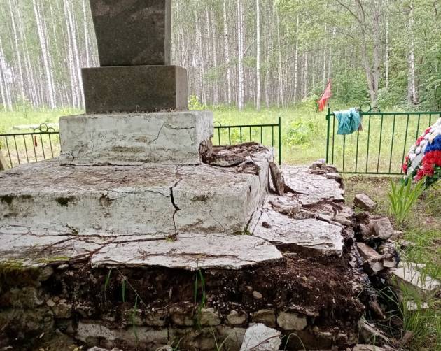 Под Дубровкой нашли полуразрушенный памятник жертвам фашистов